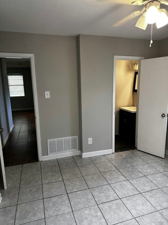 Photo - 402 E Pine Ave