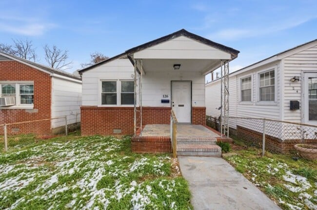 Building Photo - Charming 3bd/1ba Rancher