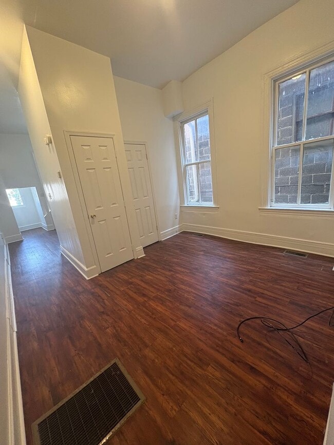 Photo - Studio Apartment Downtown York City. Video walk through in photos! - York City SD