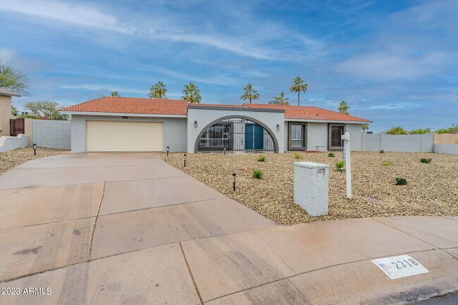 Photo - 2318 E Lupine Ave