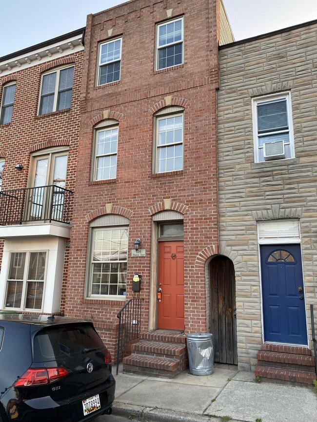 Photo - 924 S Robinson St Townhome