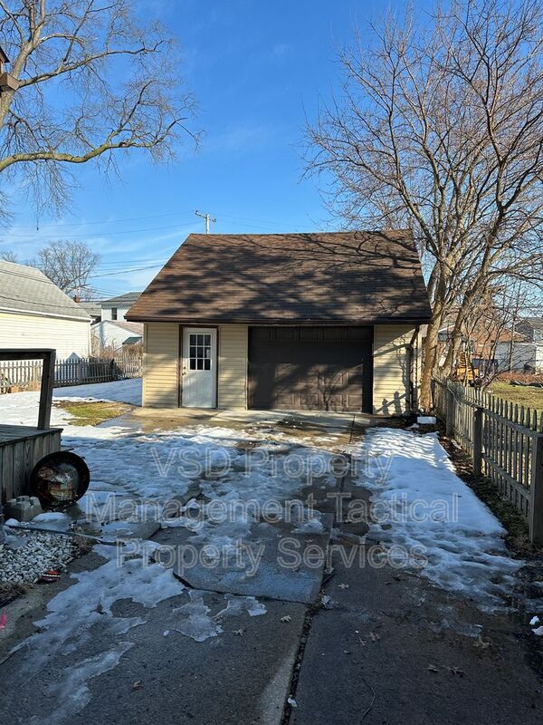 Photo - 781 E 236th St