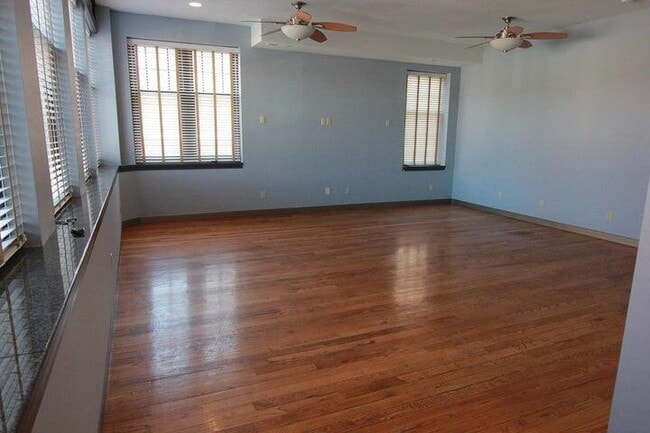 Photo - 1106 E Broadway