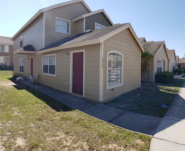 Building Photo - 2807 Fan Palm Dr