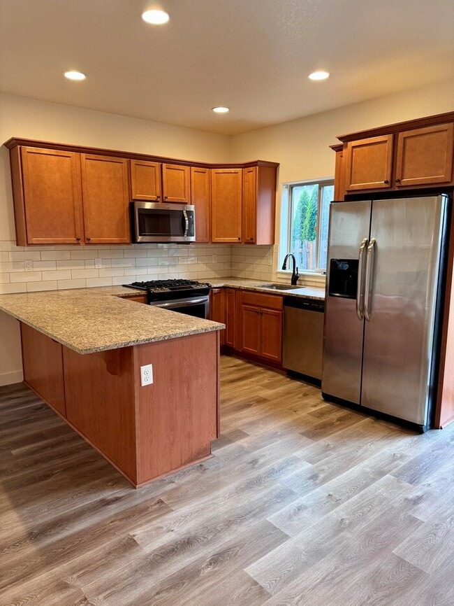 Beautiful Home with LVP Flooring, SS Appli... - Beautiful Home with LVP Flooring, SS Appli...