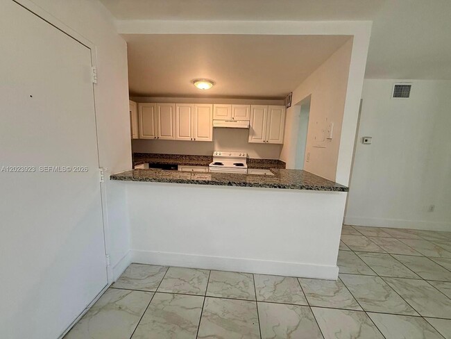 Photo - 10393 N Kendall Dr Unit U7