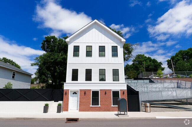 Building Photo - 328 Columbia St Unit 3 Rental