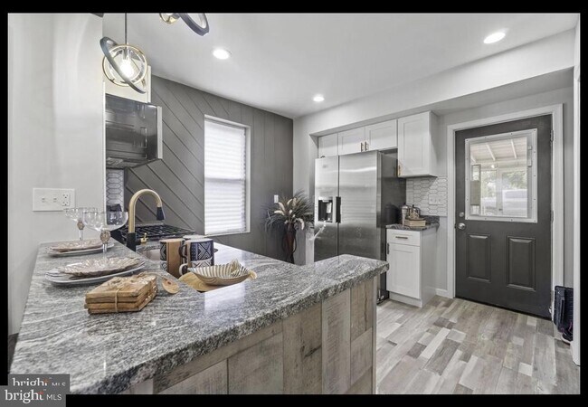 Photo - 1447 Montpelier St