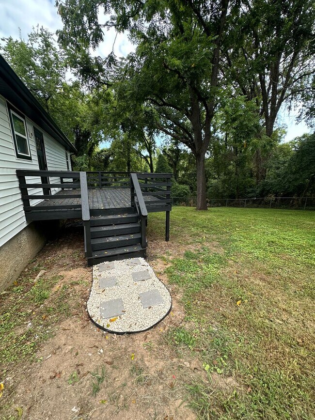 FOR LEASE 3 bed, 2 bath, 1270 sqft singl... House House Rental in