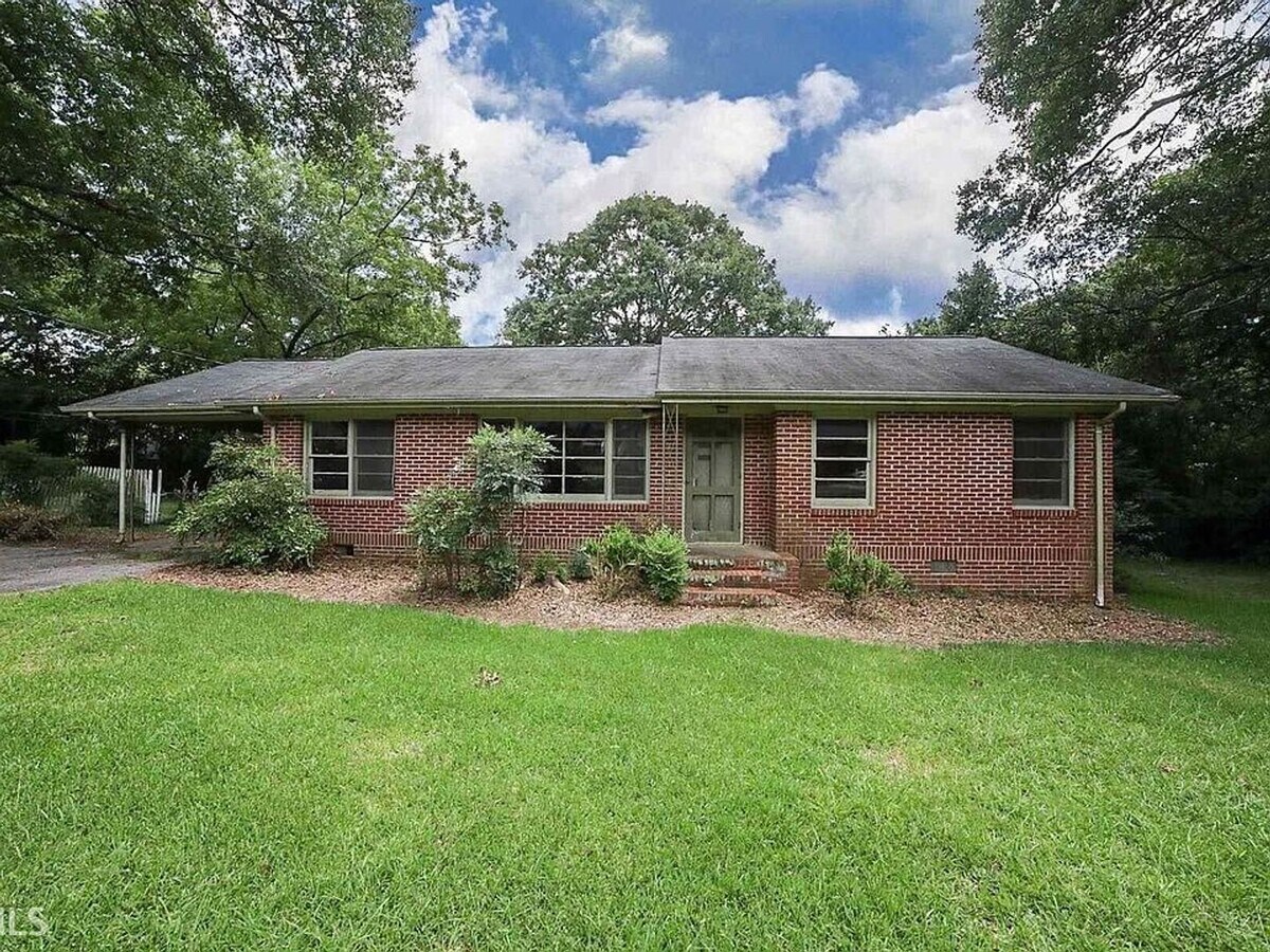 Charming 3BR/2BA Home with Fenced Yard Near UGA - Charming 3BR/2BA Home with Fenced Yard Near UGA