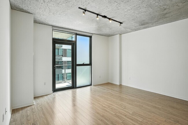Photo - 1365 S Wabash Ave