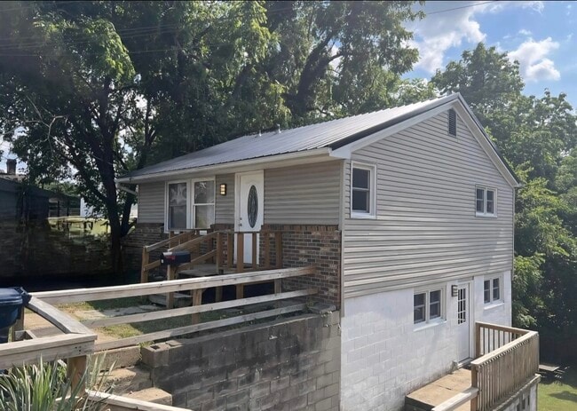 Photo - 346 Blackburn Ave