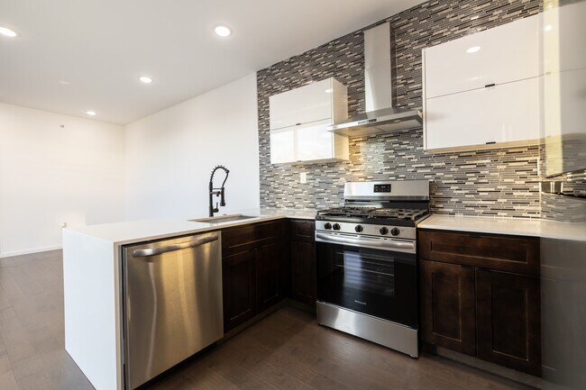 2111 N 7th St Unit 2