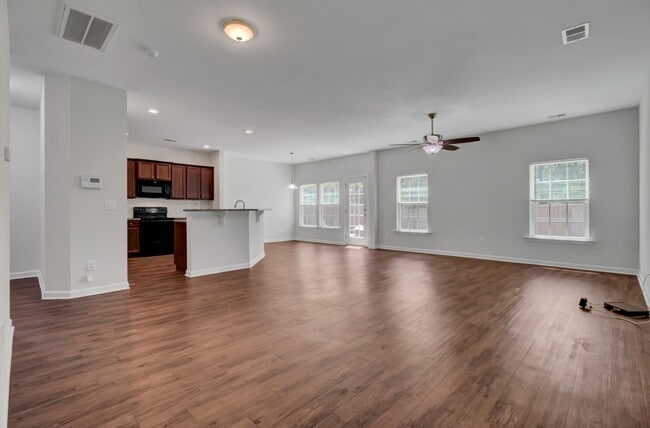 Photo - 131 Lakestone Rd