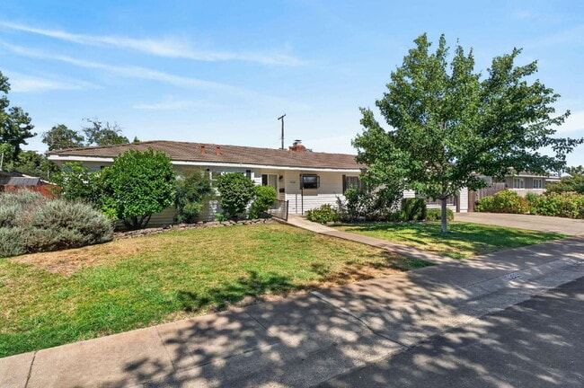 Spacious 4-Bed Oasis with 2 Full Baths
