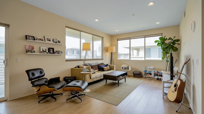 Photo - 13021 Central Ave Unidad 402