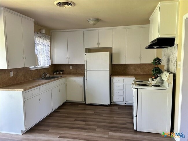 Photo - 1317 Zephyr Rd