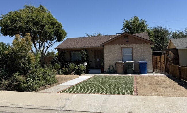Building Photo - 901 Castaic Ave
