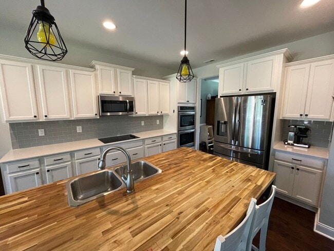 Photo - Stunning 5 Bed 3 Bath Home in Anderson Creek Club