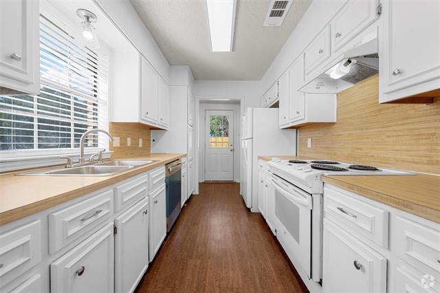 Building Photo - 300 Mill Creek Cir Rental