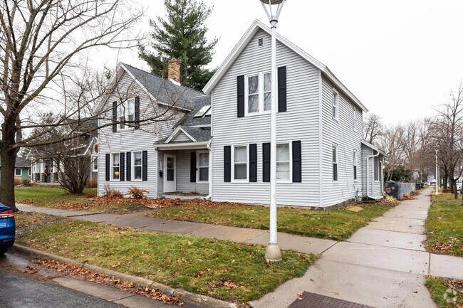 Building Photo - 1202 5th Ave S Unit 1202 5th Ave La Crosse WI Rental