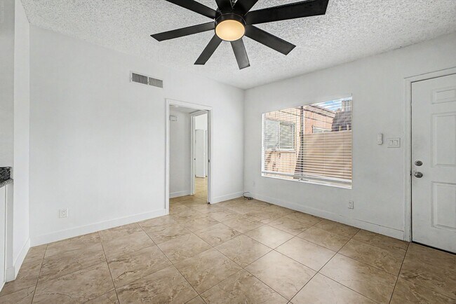 Photo - 1297 W 5th St