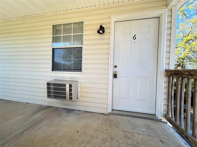 Building Photo - 1131 Oakland Ave Unit 6