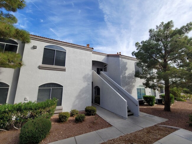 Gorgeous Henderson Condo with garage! - Gorgeous Henderson Condo with garage!