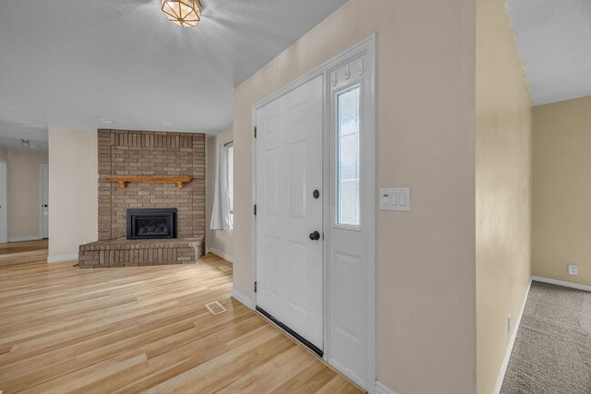Photo - 5 Bedroom 3.5 Bathroom Home in Layton!!