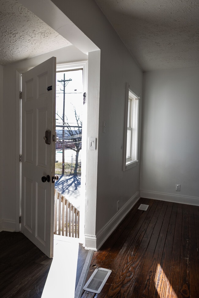 Photo - 175 Gillette Ave Unit 2