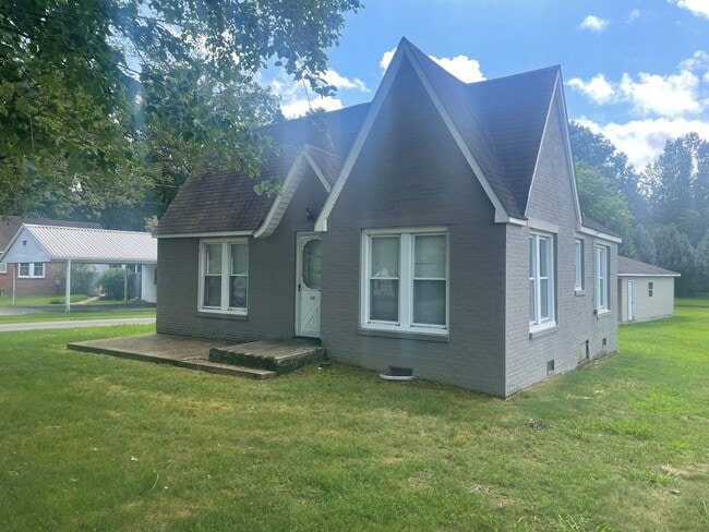 Building Photo - Desirable Brick Home on Elm Street!