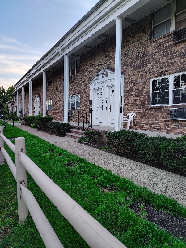 Photo - 54 E Maple St
