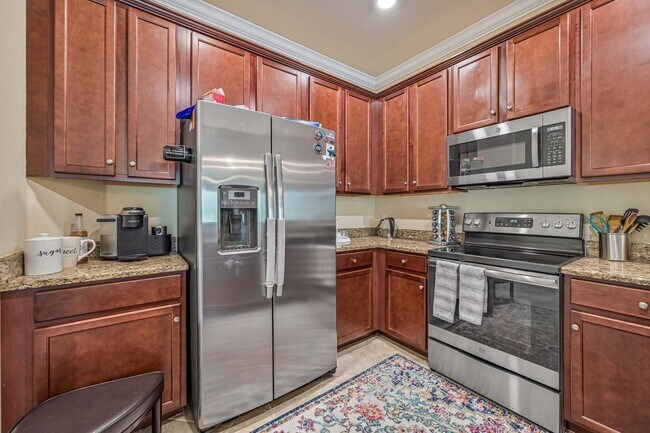 Photo - ~ 3 Bed Townhouse in Marbella with Lake Vi...