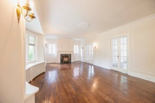 Photo - 1516 E 115th St