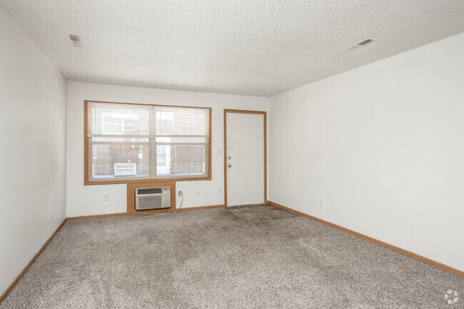 1BR, 1BA - 500 SF