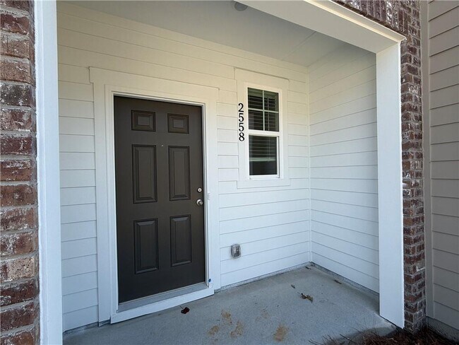 Photo - 2568 Coventry St SW