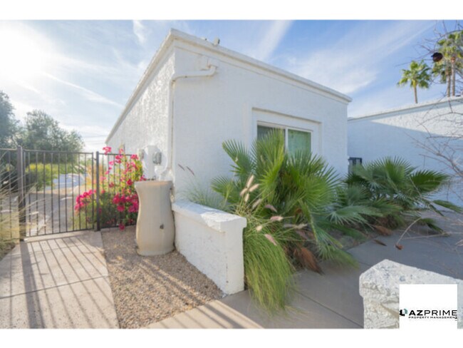 Photo - Welcome to this Exceptional, Fully-furnished 2/2 Phoenix house!