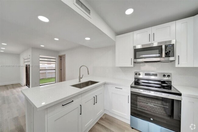 Building Photo - 10805 NW 7th St Unit 3-14 Rental