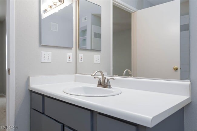 Building Photo - 7885 W Flamingo Rd Unit 2005 Rental
