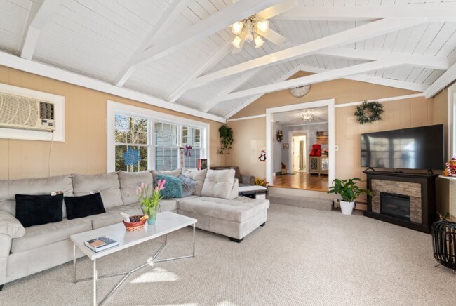 Photo - 101 W Plain St