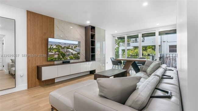 Photo - 2539 S Bayshore Dr Unit 212A