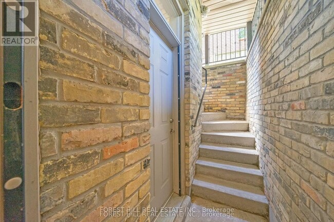 Photo - 106 Nipigon Ave