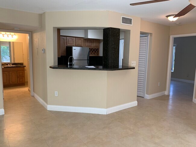 Photo - 2460 NW 33rd St Unidad 1701