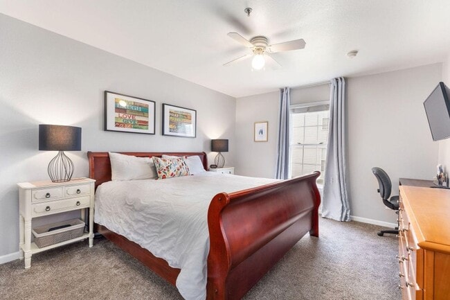 Building Photo - Beautifully Furnished with Modern Furnishings 2 bedroom 2 bath condo/apartment Branson, MO Unit # B