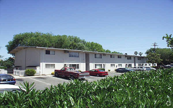 Laurel Village - Laurel Village Apartments