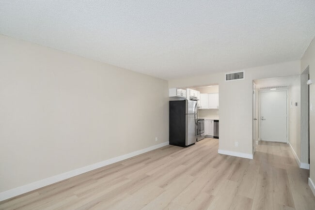 Photo - Lynwood Knolls