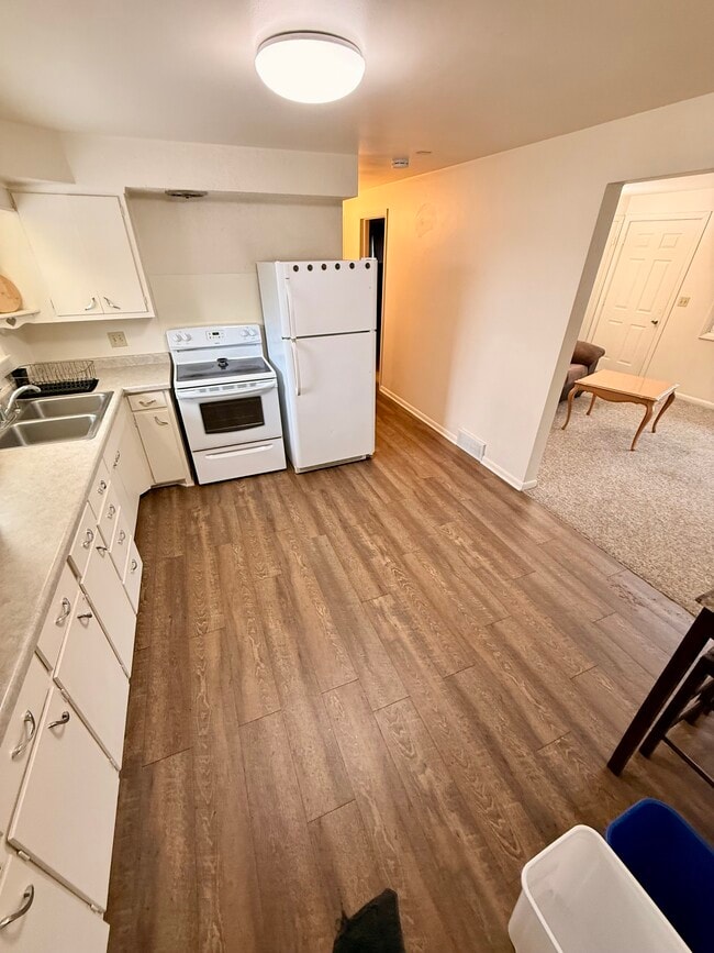 Building Photo - 310 Poplar St