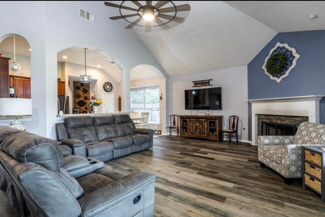 Building Photo - 20827 Rose Crossing Ln