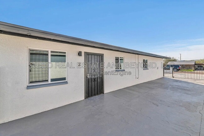 Building Photo - 732 W Southgate Ave Unit 2