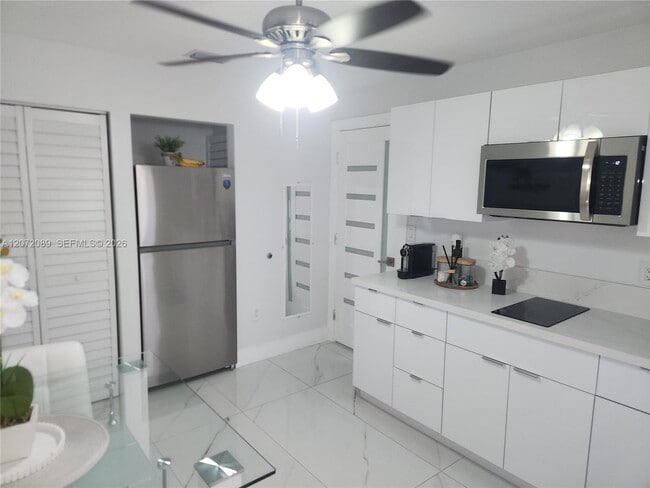 Building Photo - 98XX NW 122nd Terrace Unit APT1